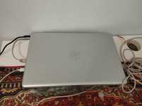 Laptop z stanowiskiem