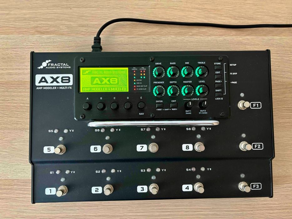 Fractal AX8 + Estojo Gator