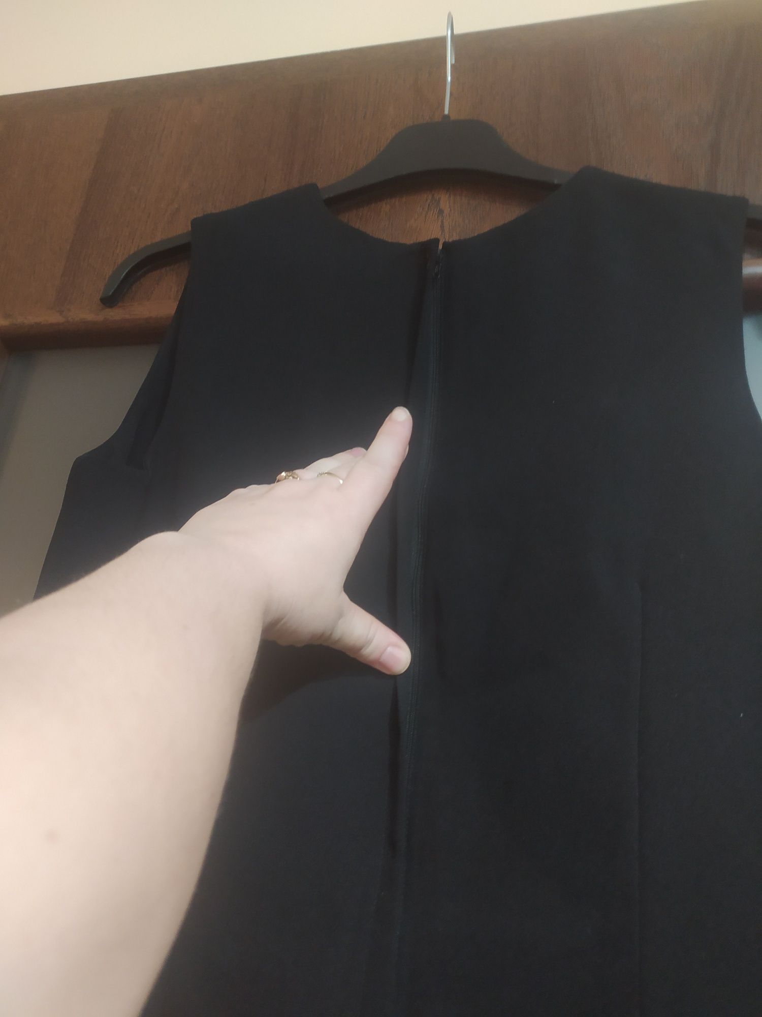Sukienka bez rękawów mała czarna elegancka 42 XL