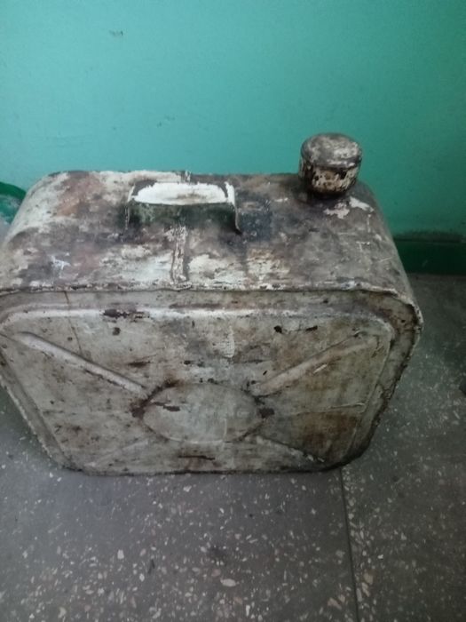 Продаються Каністри б/у