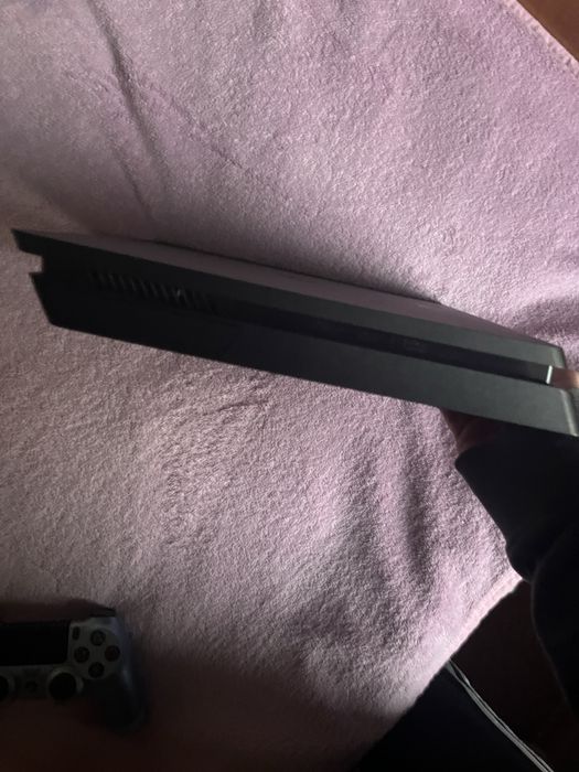 Ps4 slim + the last of us 2