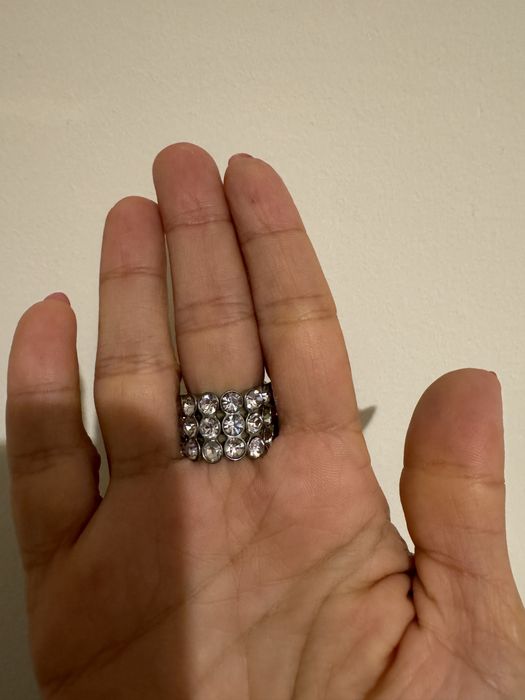 Pierscionek z cyrkoniami na gumke