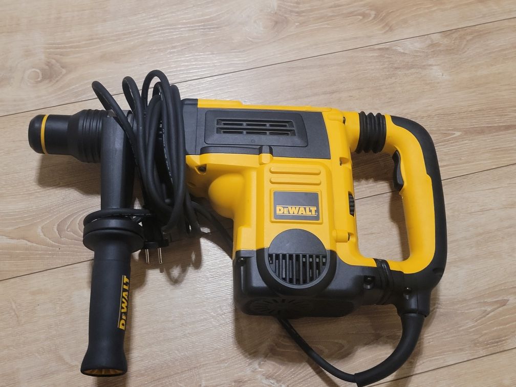 DeWalt D25601  młot udarowy z funkcją kucia