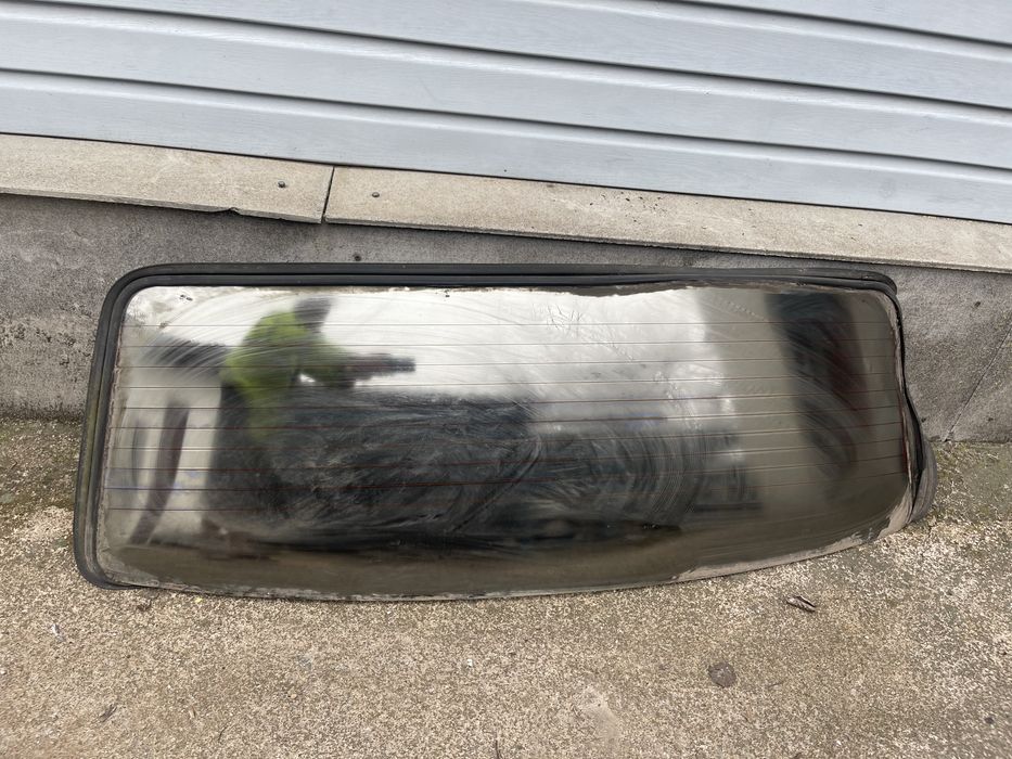 Продам заднее стекло с подогревом от Газ 2410