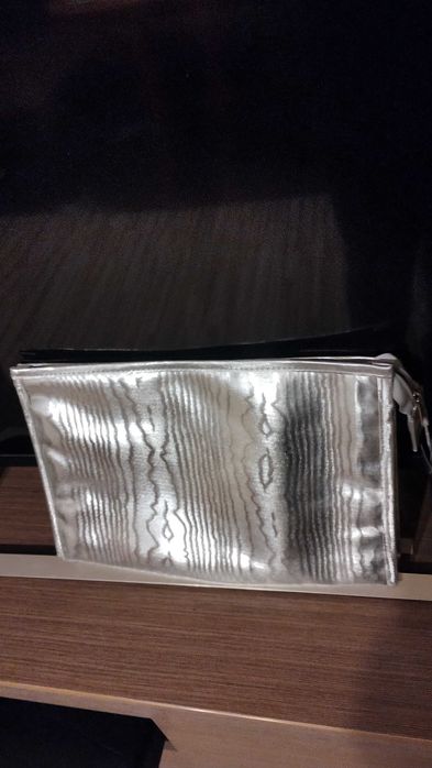 Srebrna kosmetyczka Marconi – ładny prezent