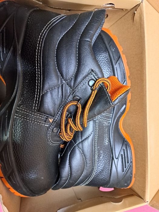 черевики с залізним носком