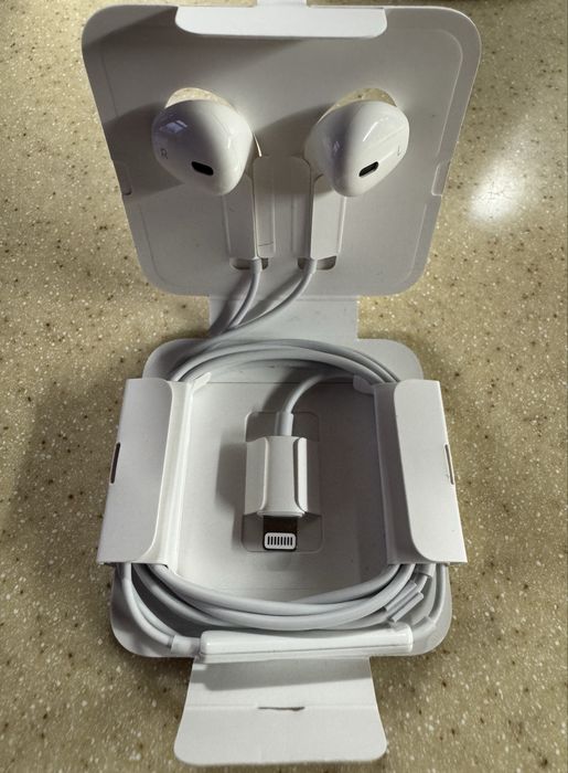 Навушники Apple iPhone EarPods with Mic Lightning (MWTY3ZM/A) оригінал