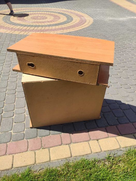 Szafka pod telewizor, z obracanym blatem i półkami, używana