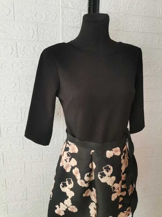 Sukienka rozmia rm  rozkloszowana cena 8 zł