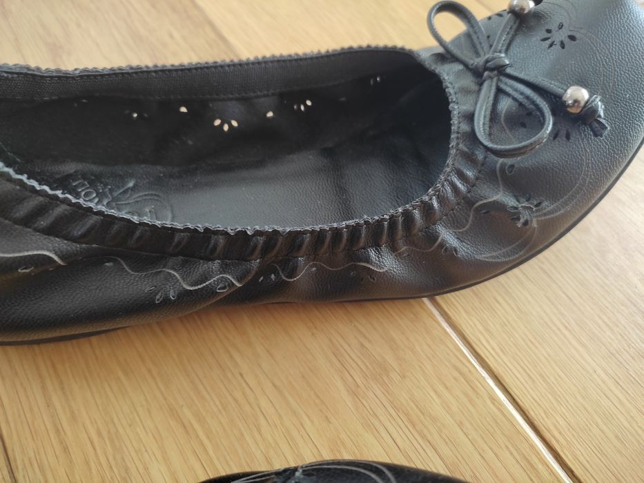 buty baleriny czarne na gumce ze sklepu Deichmann