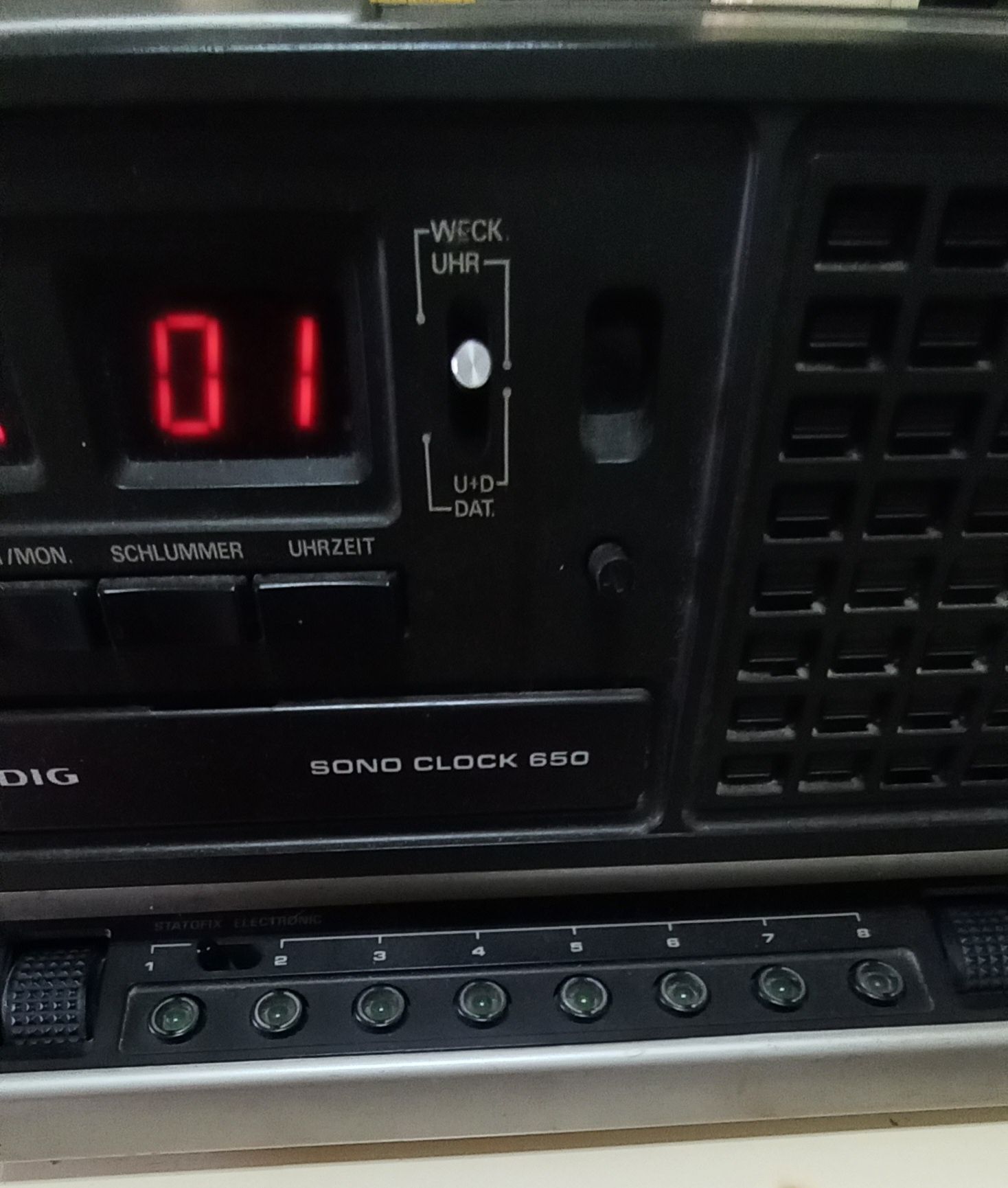 Rádio Grundig Sono 650, fabricado em Portugal