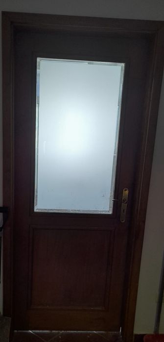 Portas de cozinha em madeira e em vidro
