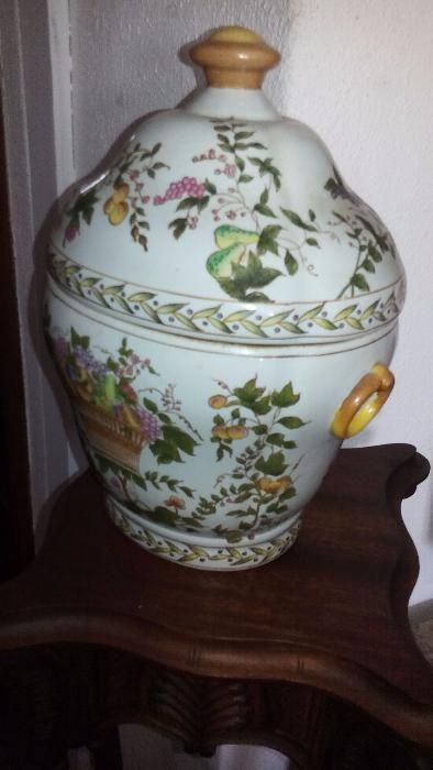 Pote com tampa porcelana pintada mão