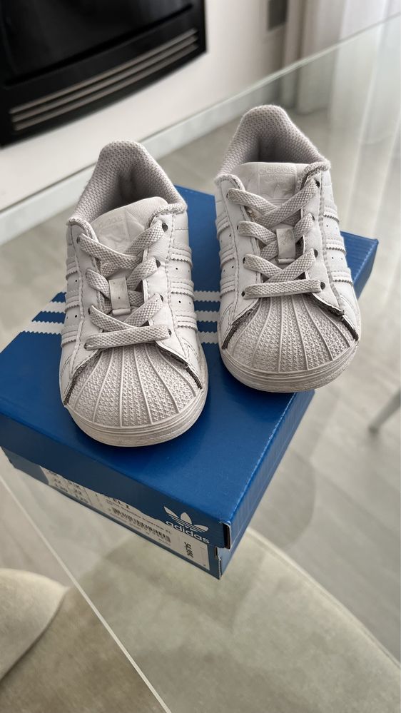 Adidas superstar tamanho 22