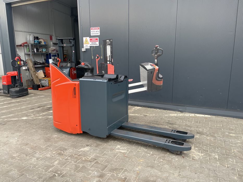 Paleciak elektryczny Linde T 20 Sp Rydwan 2000 kg
