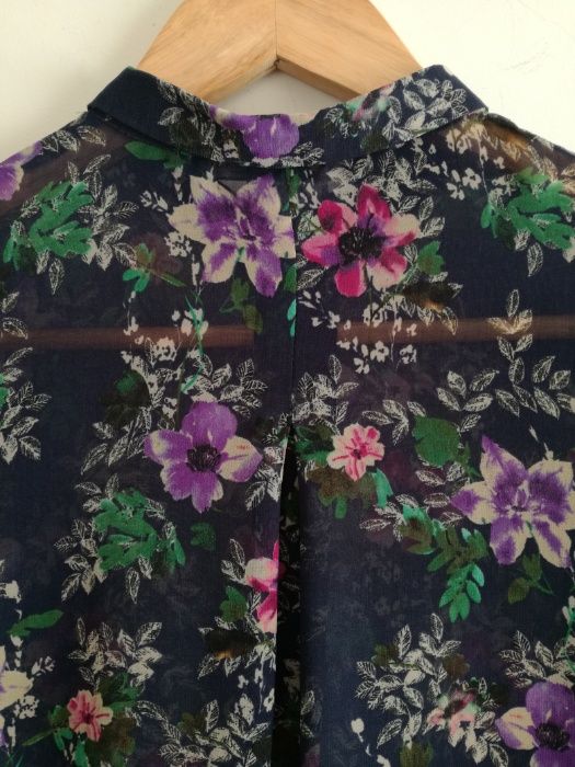 Camisa azul com estampado floral Tam.S