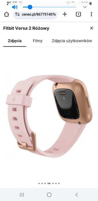 Zegarek Fitbit Versa 2 w kolorze różowego złota z różowym paskiem.