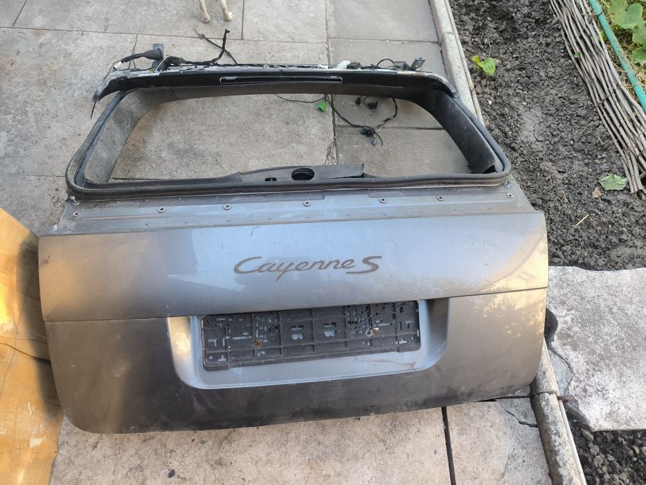 Задняя ляда Porsche Cayenne.