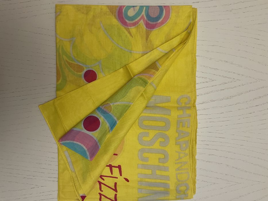 Подарунок Guess шльопанці в‘єтнамки шарф ,хустка ,косметичка ,Moschino