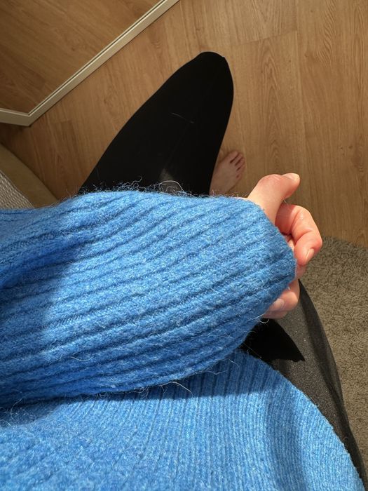 Светр з вовни блакитний вкорочений Weekday