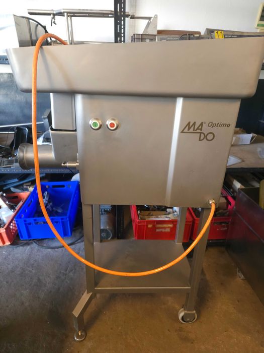 Wilk do mięsa MADO MEW 717, 98mm, na kółkach. 2.95KW, 380V