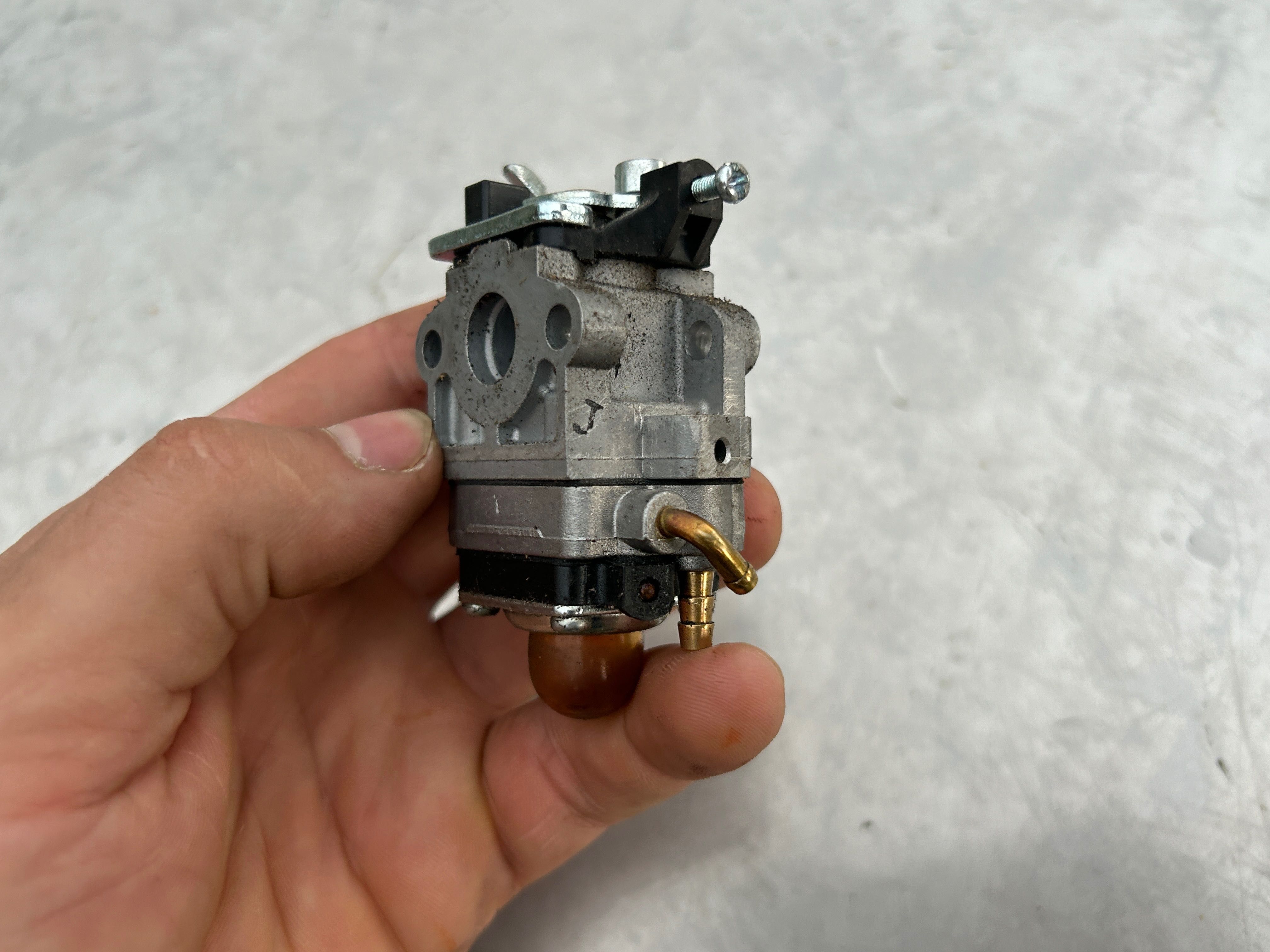 Gaźnik Makita EM2600L EM2600U ER2600L DOLMAR MS27C MS27U (413)