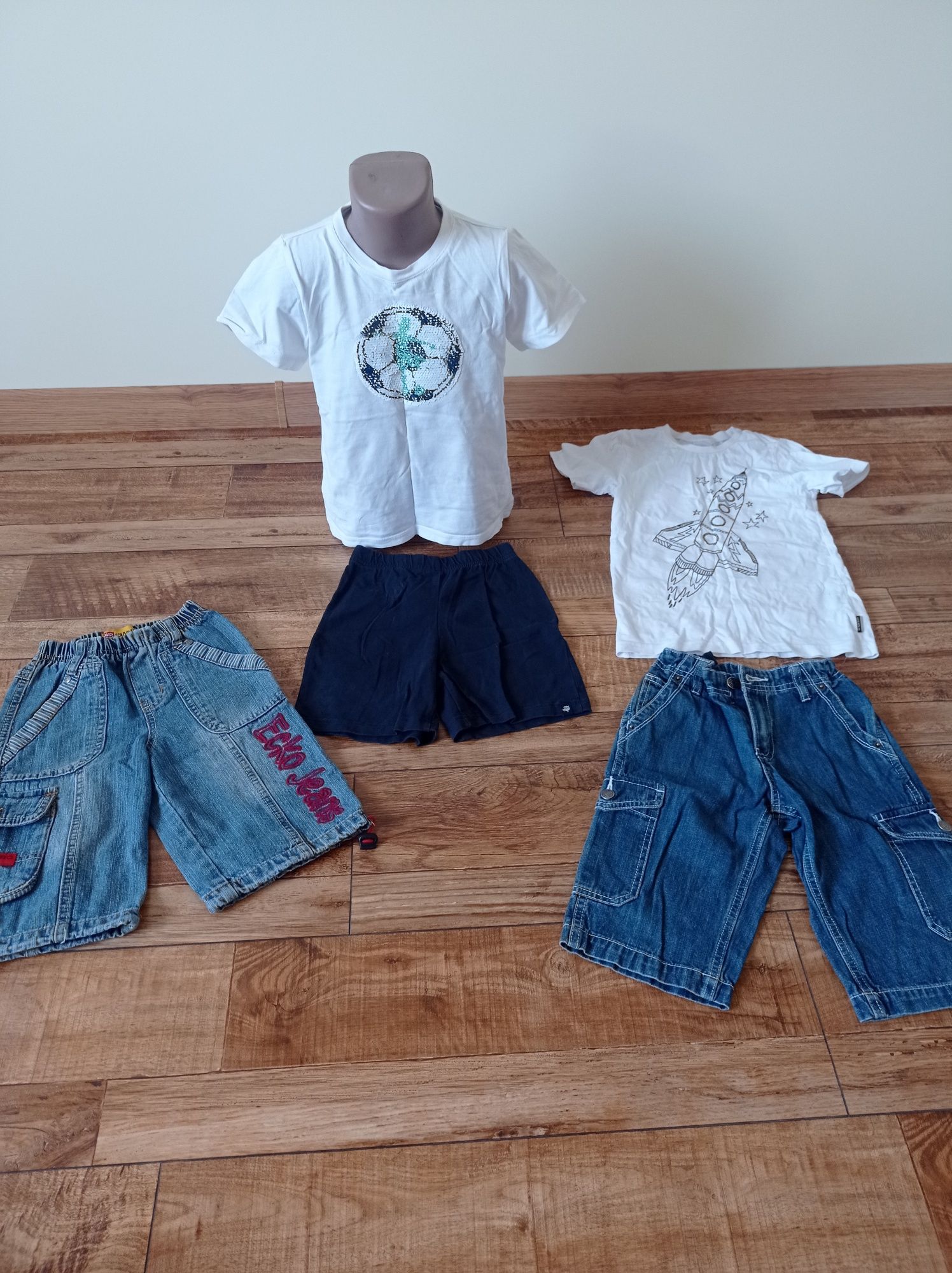 Джинсові шорти і футболки для хлопчика