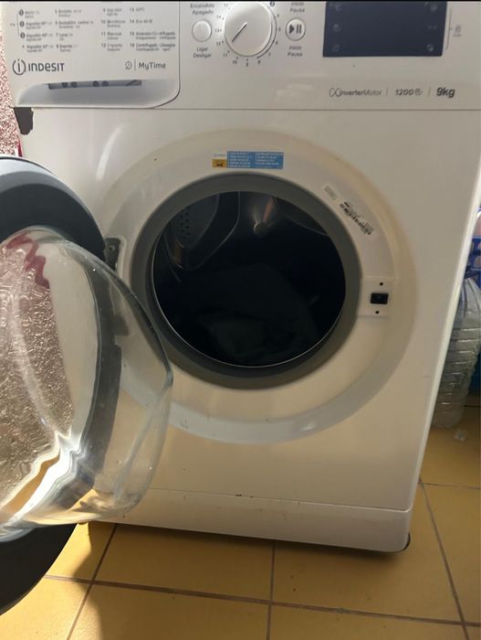 Maquina de lavar roupas 9kilos