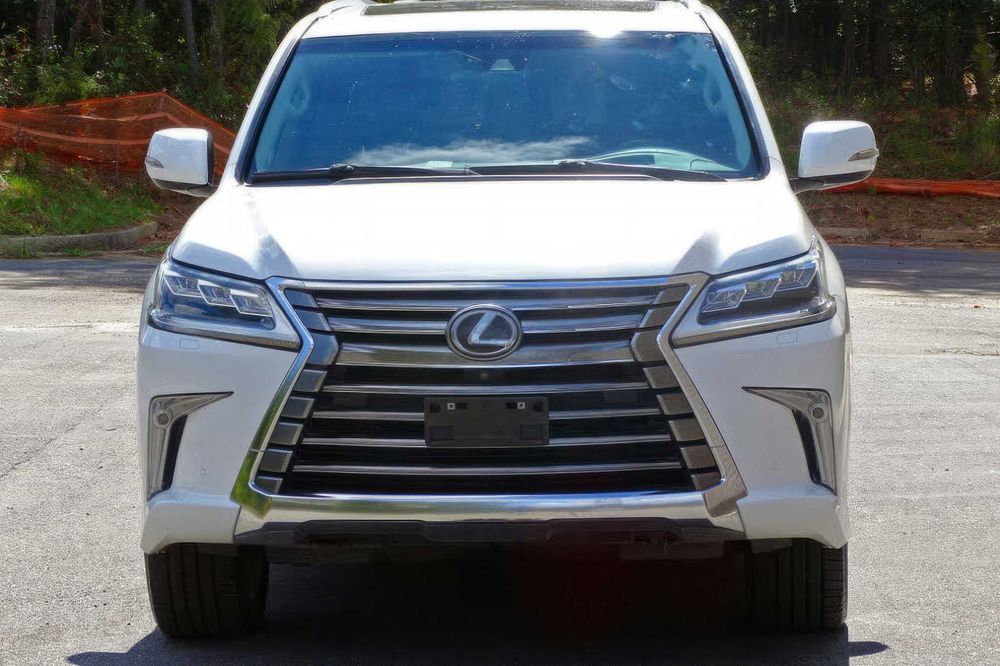Lexus LX 570      2016