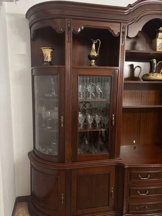 Móvel de Sala Clássico em Madeira