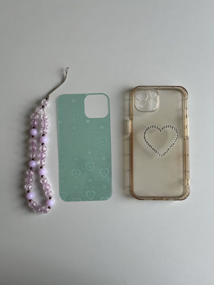 Etui case iphone 13 z ozdobną wkładką do etui i smyczą