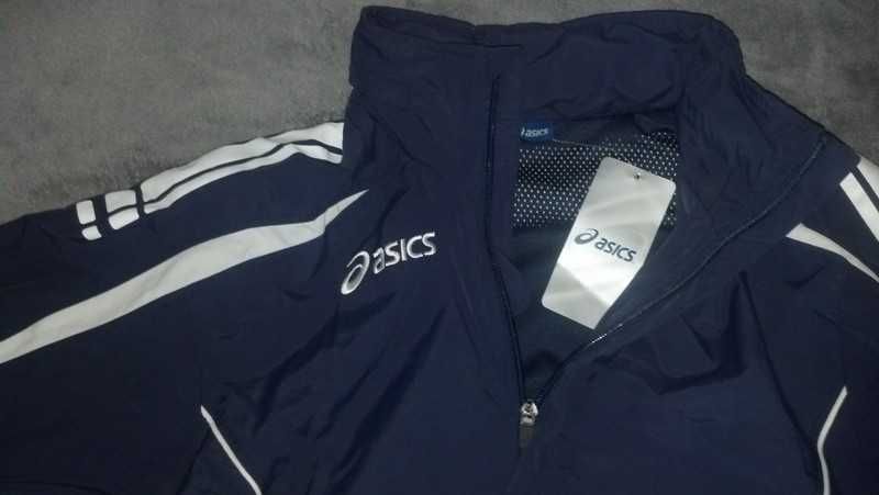 Kurtka Asics z z włoskiej kolekcji Team Line