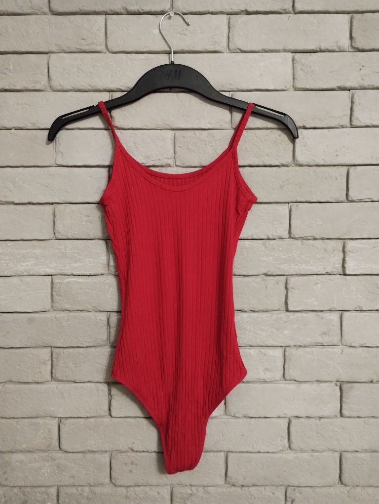 Body damskie czerwone prążkowane Bershka XS