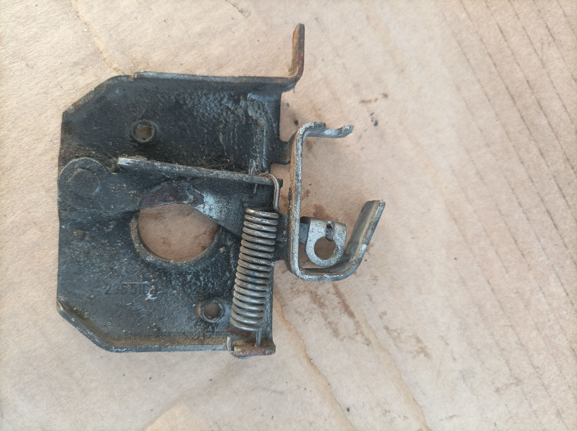 Fecho do capon renault clio 2