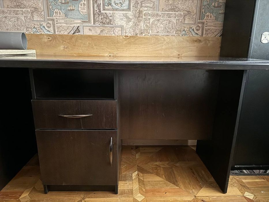 Стіл офісний (комп'ютерний)