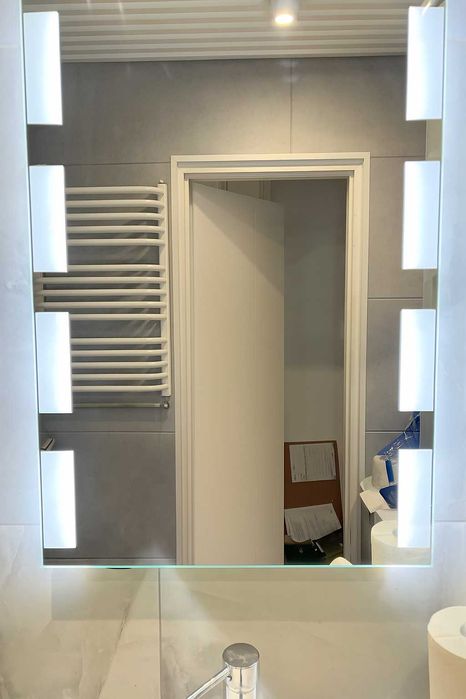 Lustro LED z podświetleniem – nowoczesne, dotykowy włącznik