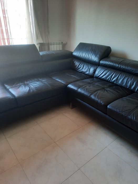 Sofá de pele castanho