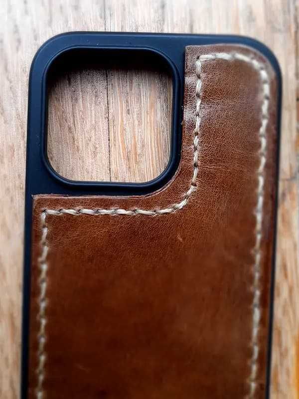 Capa iphone 14 pro, couro castanho natural com personalização a laser