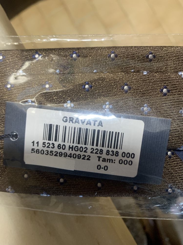 Gravata nova “Giovanni Galli” castanha com padrão de flores azuis