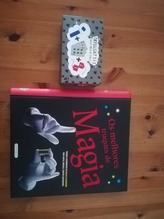 Livro de magia com oferta de mini kit de magia