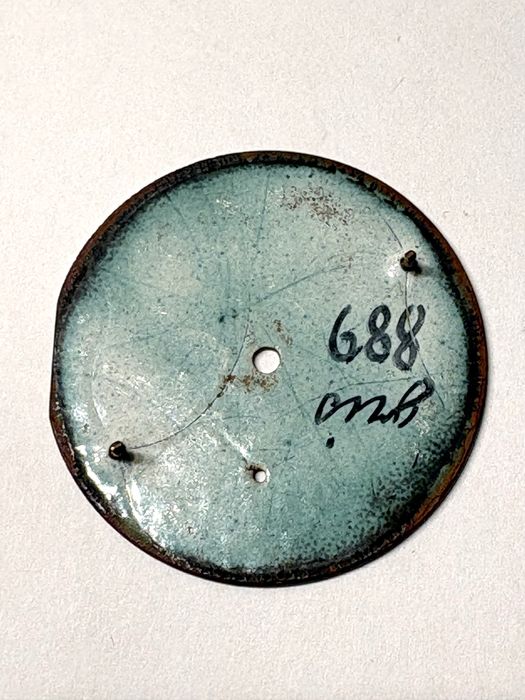 Antigos mostradores esmaltados de relógios de bolsos