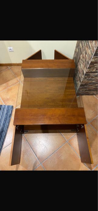 Mesa com tampo de vidro