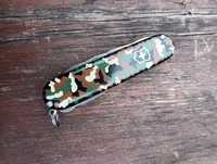 Victorinox Huntsman camo