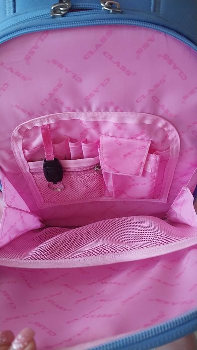 Шкільний портфель для дівчинки
