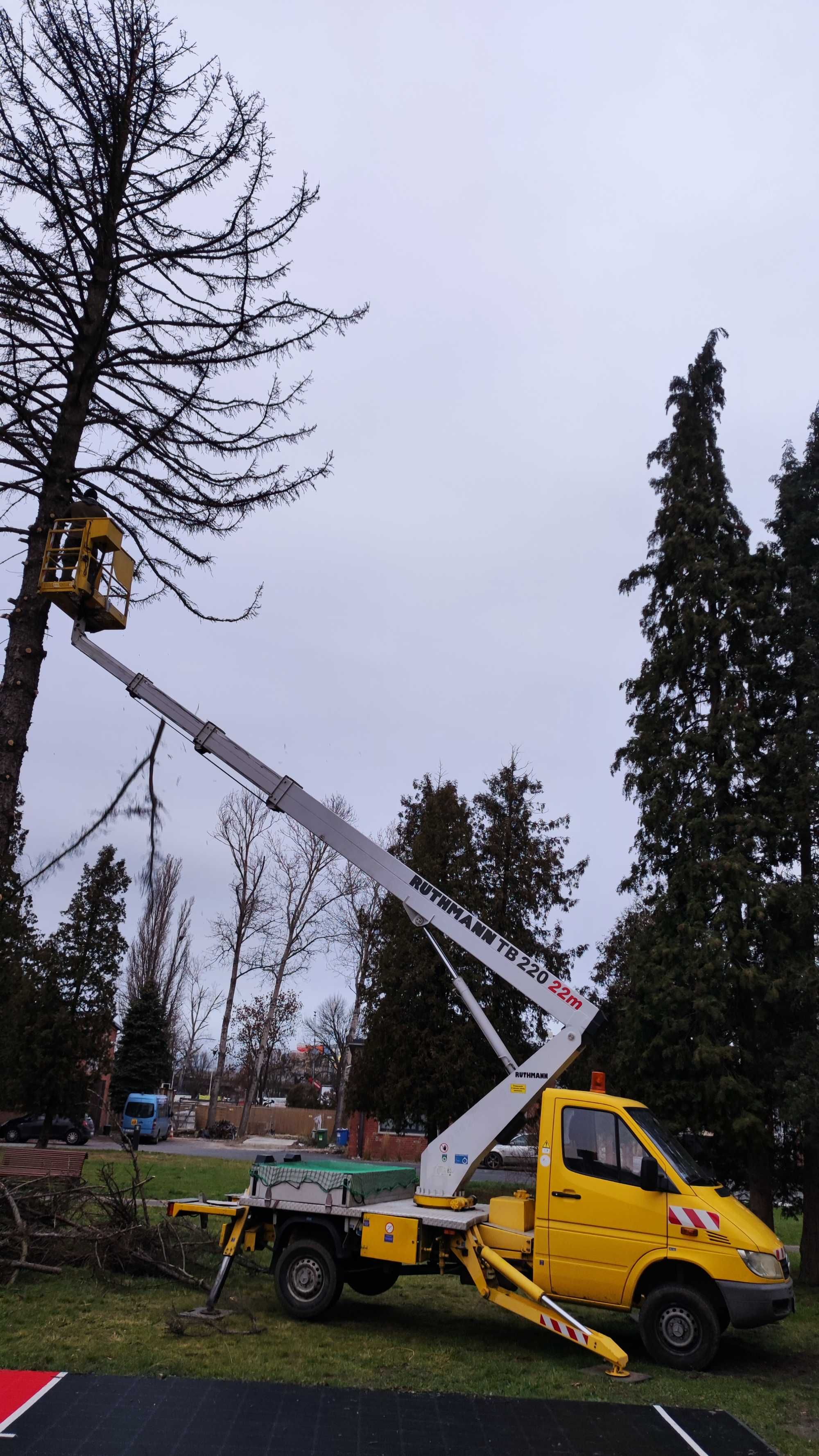 Wynajem podnośnik koszowy zwyżka 22m usługi Wrocław Siechnice okolice