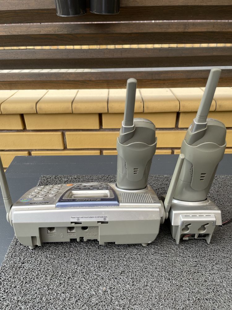 Telefon stacjonarny Panasonic z dwiema słuchawkami