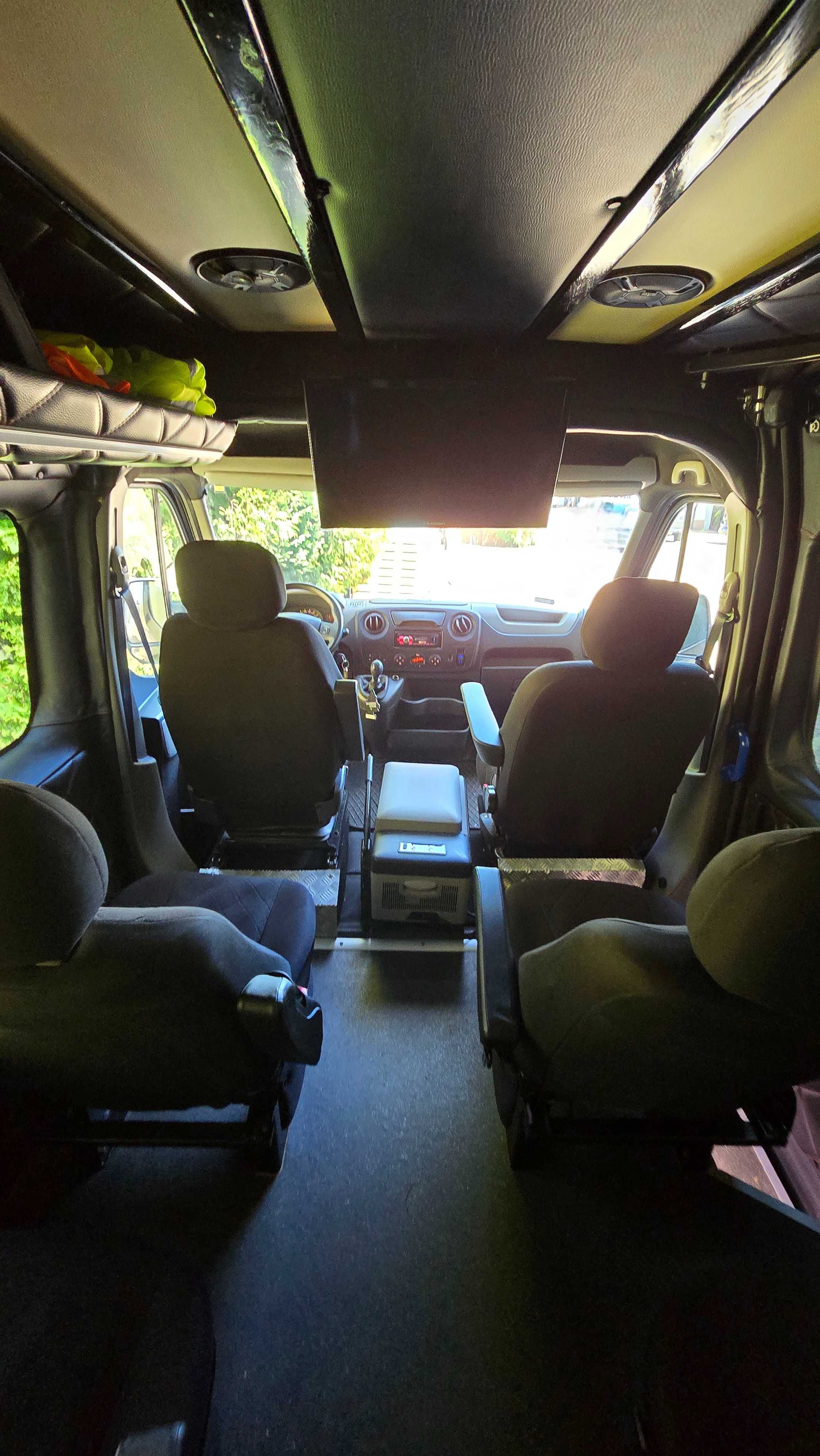 Wynajem busów 9 osobowych - Renault Master 2016r. 2.3 165KM - Rędziny