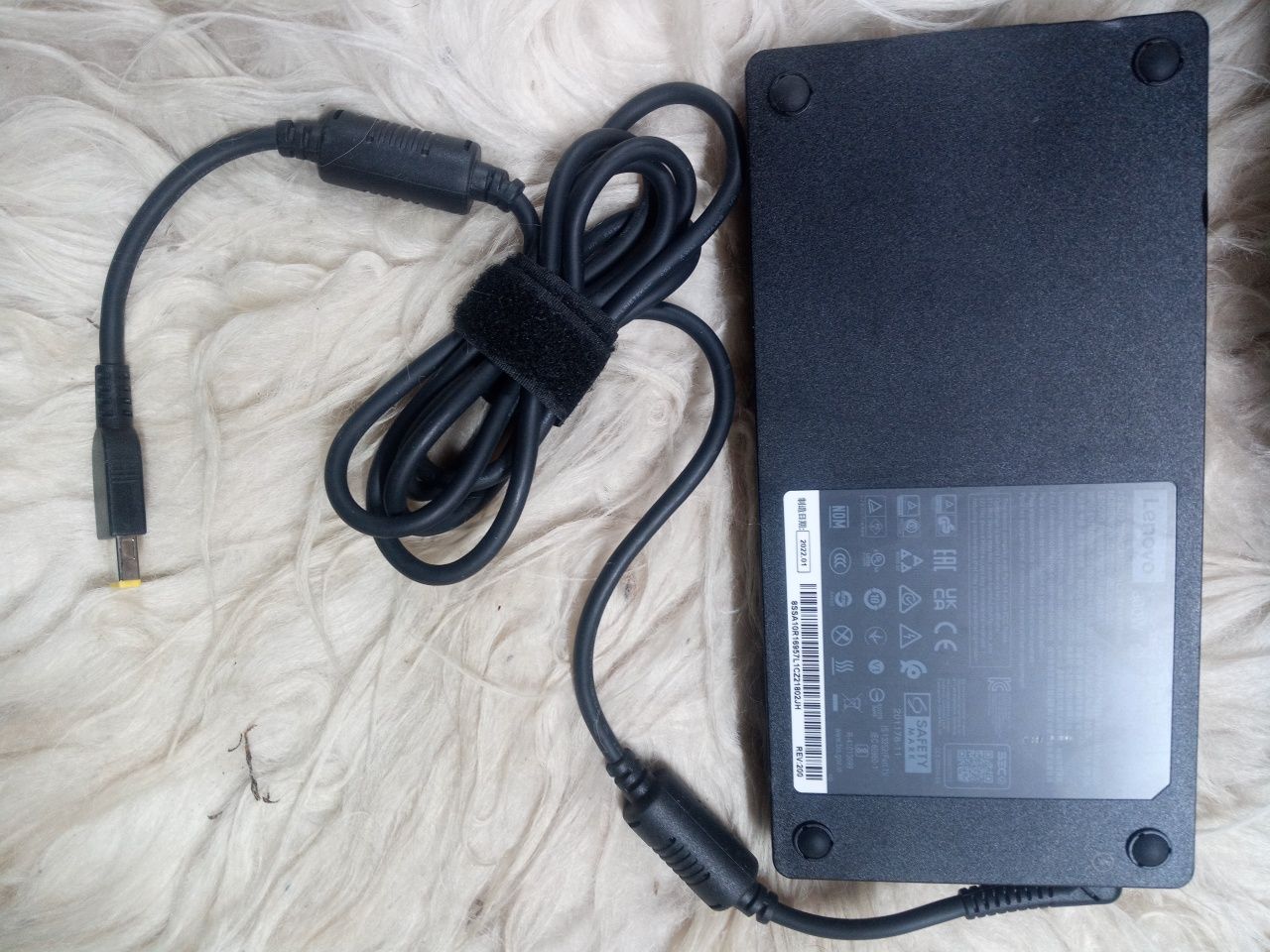 ОРИГИНАЛ Блок питания зарядное Lenovo 20V 15A usb pin 300W
