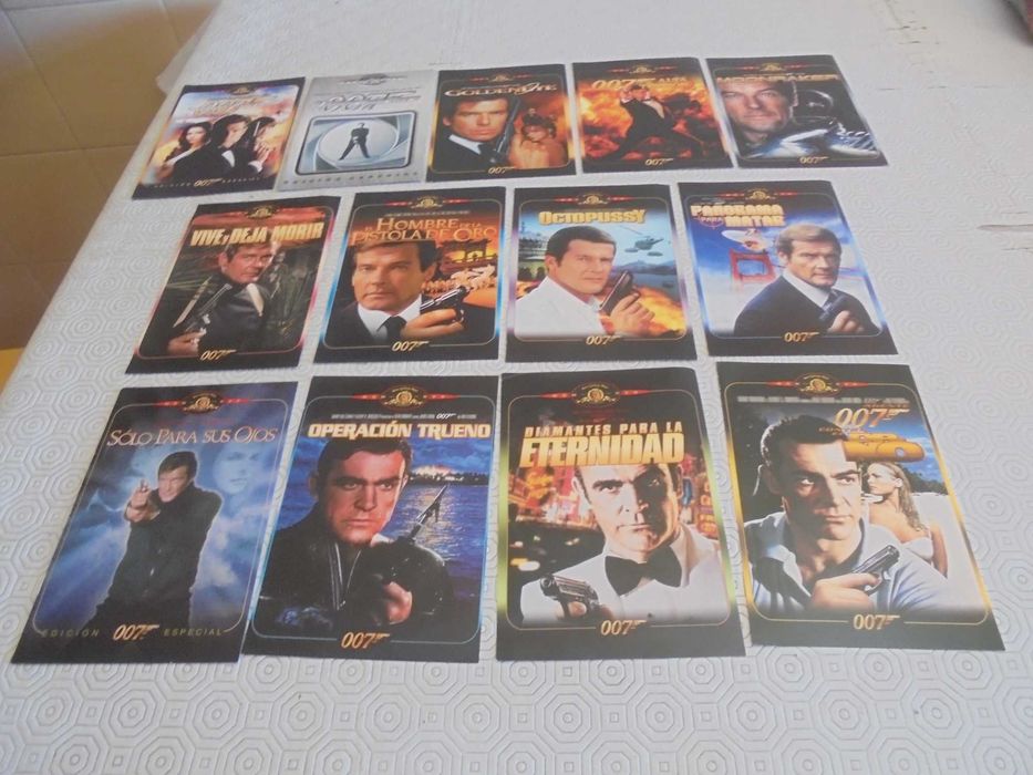 Lote de 13 Folhetos/Panfletos de Cinema James Bond 007