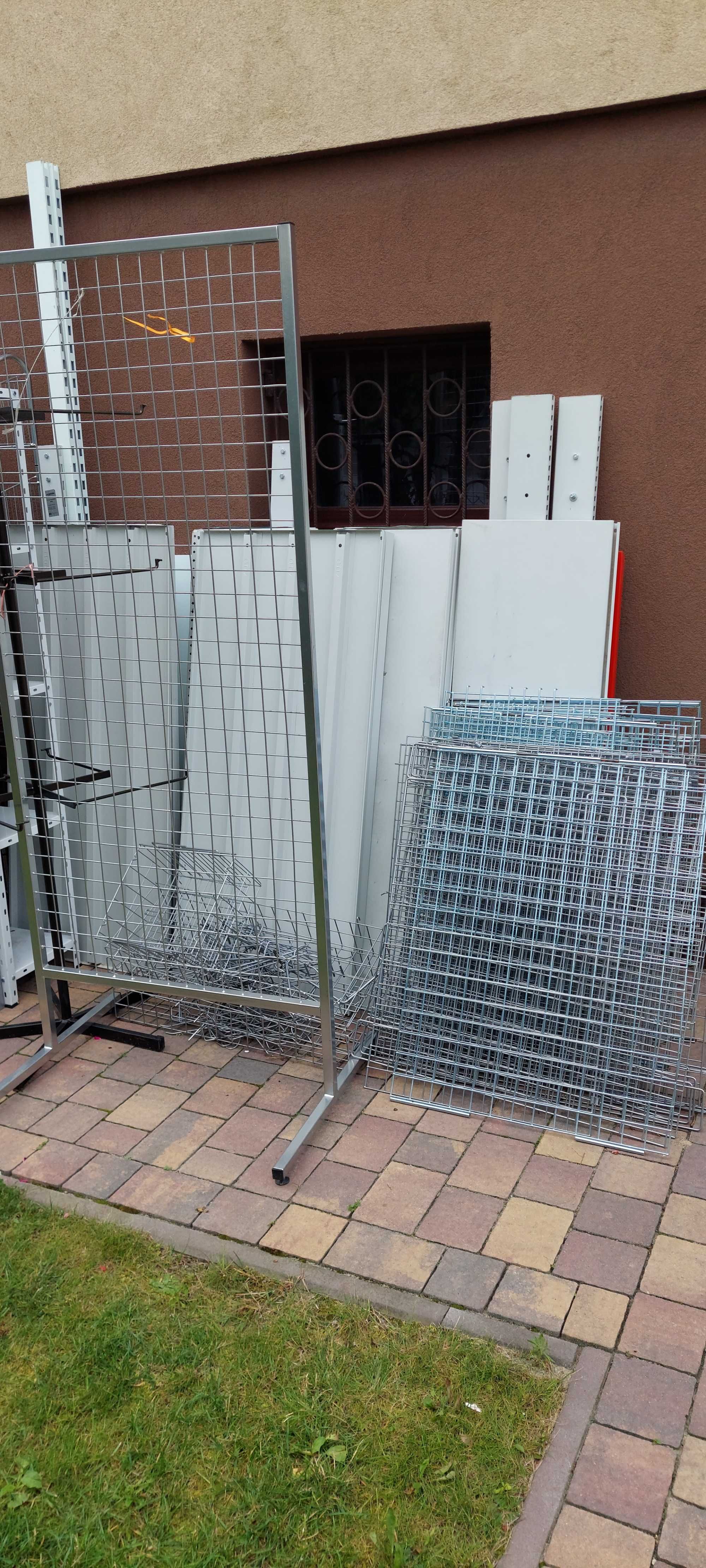 Regały metalowe,drewniane i ekspozycyjne po likwidacji sklepu